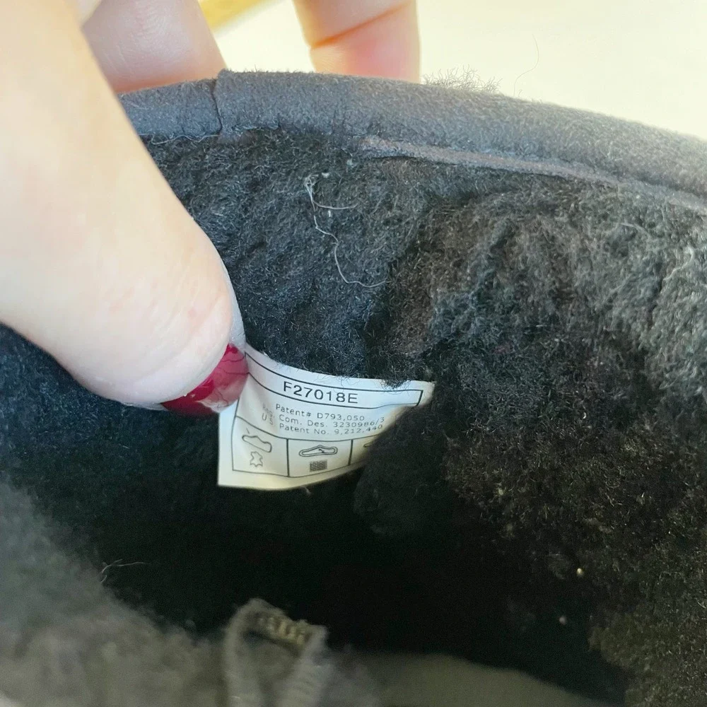 UGG Hadley II Kids Waterproof Boots Black‎ Suede Sheepskin Size 4 Youth 1017332K